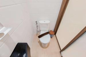 Comfy Studio Room at 31st Floor Sky House BSD Apartment By Travelio