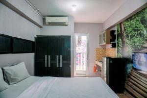 Warm and Cozy Stay Studio Green Bay Pluit Apartment By Travelio