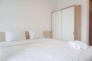 Comfort and Warm Studio at Ciputra World 2 Apartment By Travelio