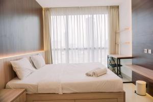 Spacious and Warm 2BR at Ciputra World 2 Apartment By Travelio