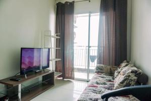 Modern Look 1BR Green Bay Condominium Apartment By Travelio