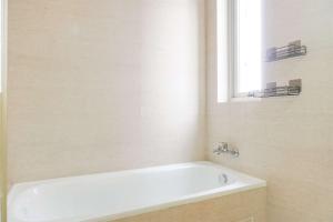 Serene and Best Location 2BR Gold Coast Apartment By Travelio