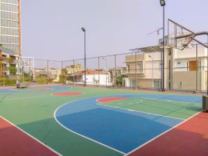 Serene and Best Location 2BR Gold Coast Apartment By Travelio