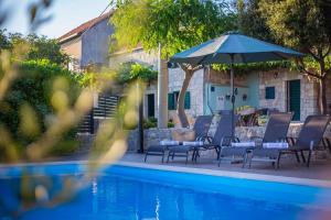 Großes Ferienhaus in Gornji Vinjani mit Pool 