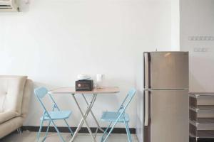 Simply Modern 1BR at Sky Terrace Apartment By Travelio