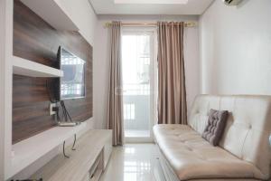 Simply Modern 1BR at Sky Terrace Apartment By Travelio