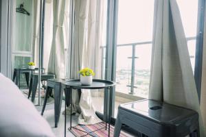 Best Deal and Strategic Studio Sky House BSD Apartment By Travelio
