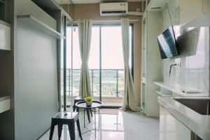 Best Deal and Strategic Studio Sky House BSD Apartment By Travelio