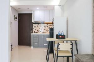 Spacious and Homey Studio at Daan Mogot City Apartment By Travelio