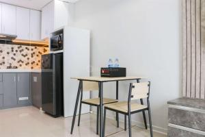 Spacious and Homey Studio at Daan Mogot City Apartment By Travelio