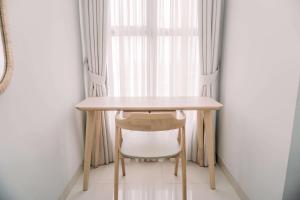 Homey and Enjoy Living Studio Transpark Bintaro Apartment By Travelio