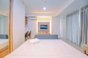 Great Deal Studio at Daan Mogot City Apartment By Travelio