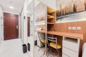Cozy Living and Comfy Studio Sky House BSD Apartment By Travelio