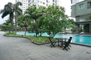 Comfortable and High Floor 2BR Apartment at Thamrin Residence By Travelio