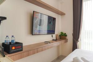 Cozy and Well Furnished Studio Sky House BSD Apartment By Travelio
