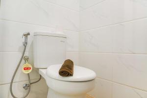 Cozy and Well Furnished Studio Sky House BSD Apartment By Travelio