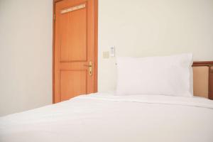 Homey and Cozy Stay 2BR Puri Casablanca Apartment By Travelio