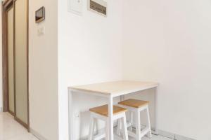 Well Furnished and Homey Studio Sky House Alam Sutera Apartment By Travelio