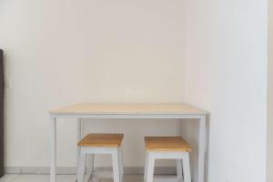 Furnished and Cozy Studio Sky House Alam Sutera Apartment By Travelio