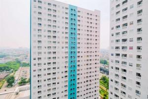 Good Deal and Cozy Studio Green Pramuka City Apartment By Travelio