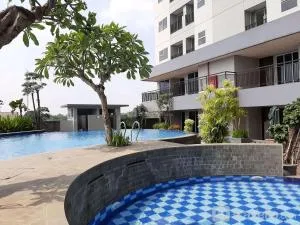Comfortable and Warm 2BR Parkland Avenue Apartment By Travelio - Babakan