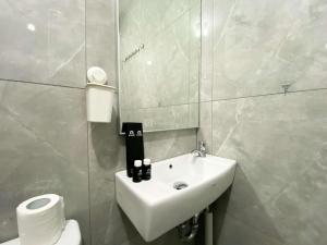 Cozy Stay Studio at Sayana Bekasi Apartment By Travelio