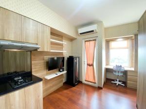 Cozy Stay Studio Room at Springlake Summarecon Bekasi Apartment By Travelio