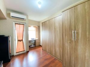 Cozy Stay Studio Room at Springlake Summarecon Bekasi Apartment By Travelio
