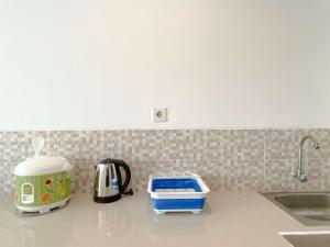 Modern Look and Homey Studio at Enviro Apartment By Travelio