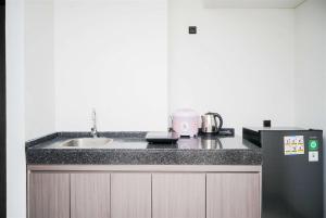 Nice and Restful 1BR Apartment Carstensz Residence By Travelio