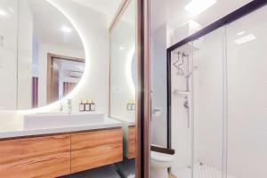 Comfort Stay 2BR at Sky House BSD Apartment near AEON By Travelio