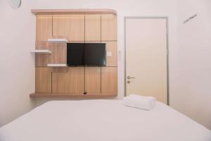 Modern Look 2BR Apartment M-Town Residence By Travelio