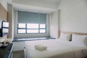 Well Furnished and Comfy Studio Collins Boulevard Apartment By Travelio