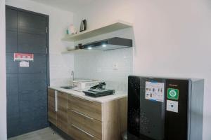 Well Furnished and Comfy Studio Collins Boulevard Apartment By Travelio
