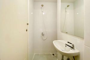 Modern Furnished and Homey Studio Tokyo Riverside PIK 2 Apartment By Travelio