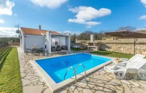 Schönes Ferienhaus in Rakalj mit Großem Pool - Krasa