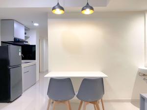 Modern Look 2BR Meikarta Apartment By Travelio