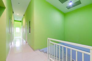 RedDoorz near Stasiun Palmerah