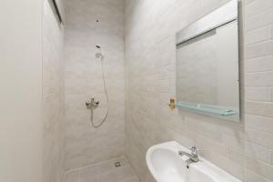 RedDoorz near Stasiun Palmerah