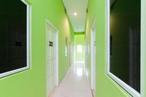 RedDoorz near Stasiun Palmerah