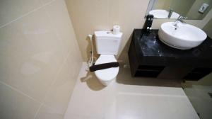 Tidy and Spacious 2BR at Grand Sungkono Lagoon Apartment By Travelio