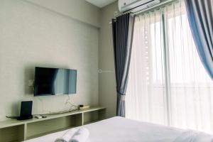 Nice and Fancy Studio Room at Sky House BSD Apartment By Travelio