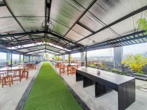 Homey and Warm 1BR at Student Castle Yogyakarta Apartment By Travelio