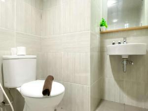 Best Homey and Nice Studio at Vasanta Innopark Apartment By Travelio