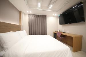 Calm Rest Hotel Masan