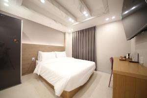 Calm Rest Hotel Masan