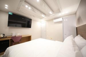 Calm Rest Hotel Masan