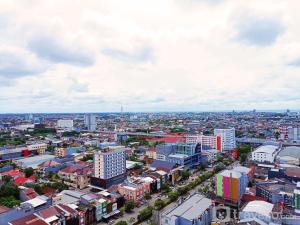 Comfort 2BR at 28th Floor Vida View Makassar Apartment By Travelio