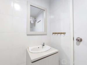 Warm and Cozy Style Studio Room at Paltrow City Apartment By Travelio