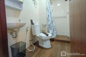 Simply 1BR at 31st Floor Vida View Makassar Apartment By Travelio